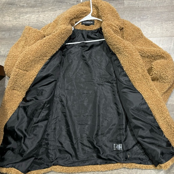Liz Claiborne Outerwear. Teddy Coat. (MED) - Picture 6 of 14